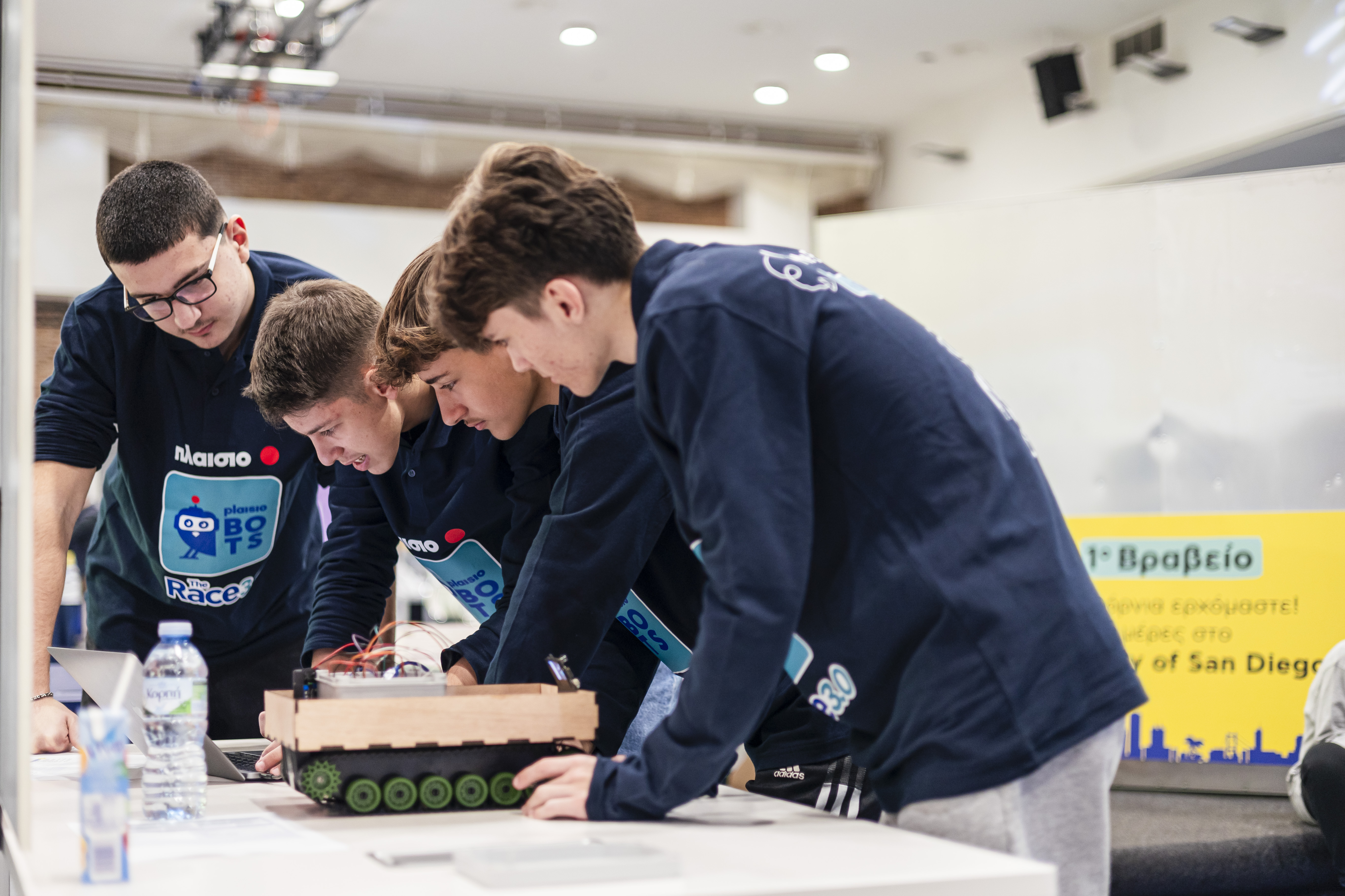 Plaisiobots: Race 3.0