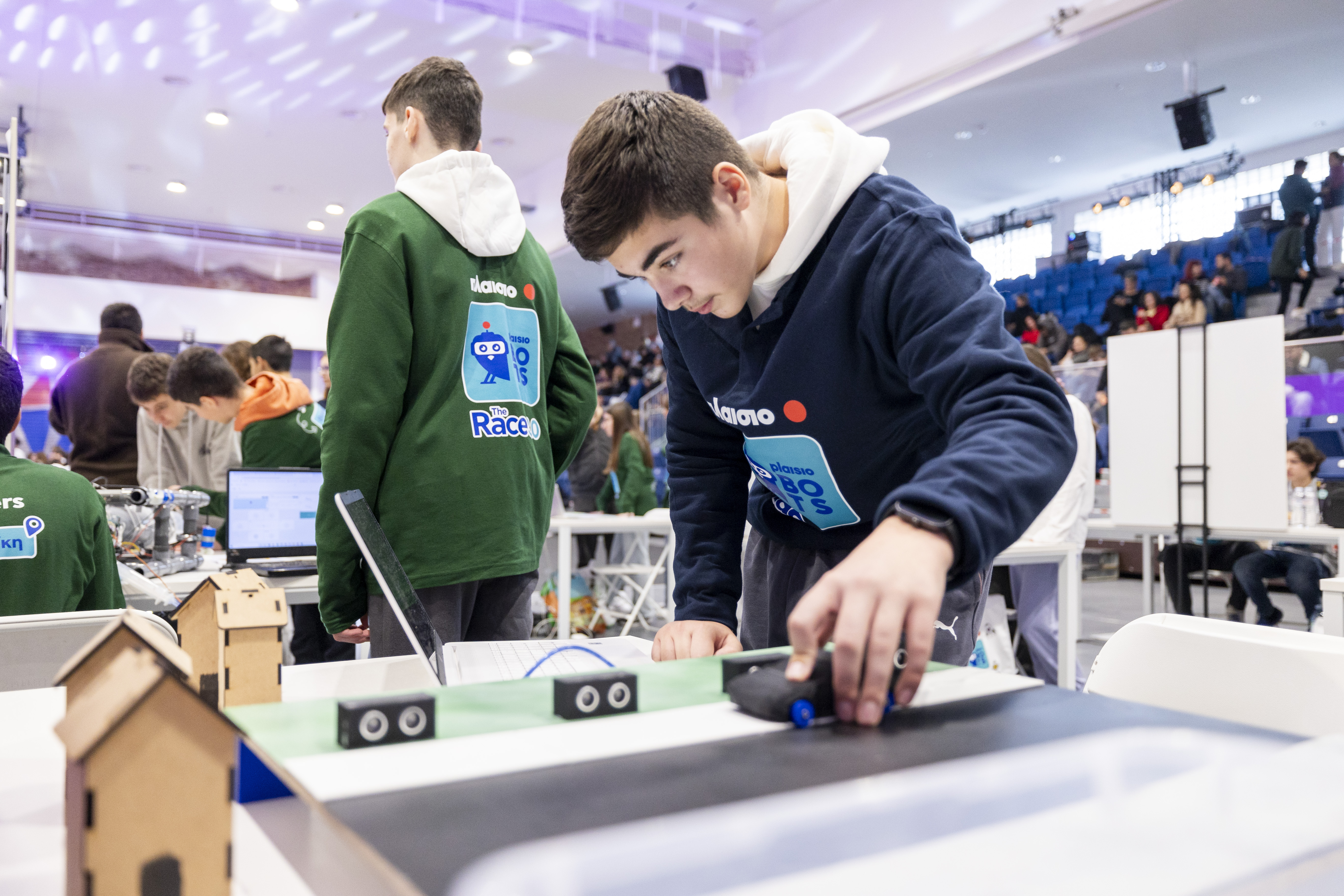 Plaisiobots: Race 3.0
