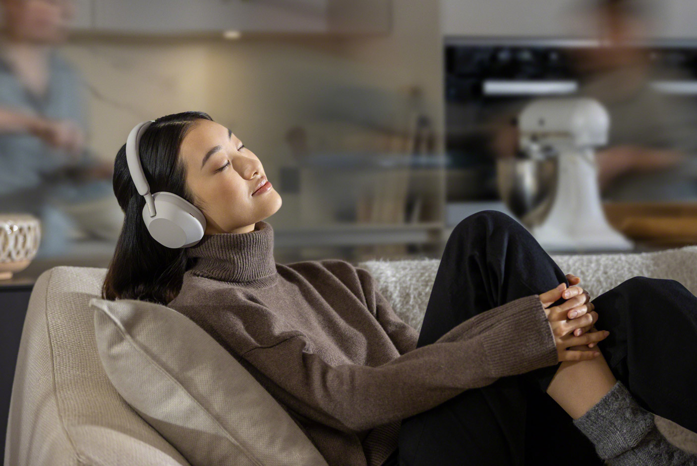 Headphones with over-ear design