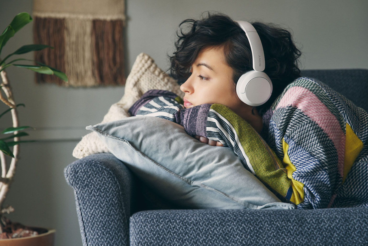 Headphones with on-ear design