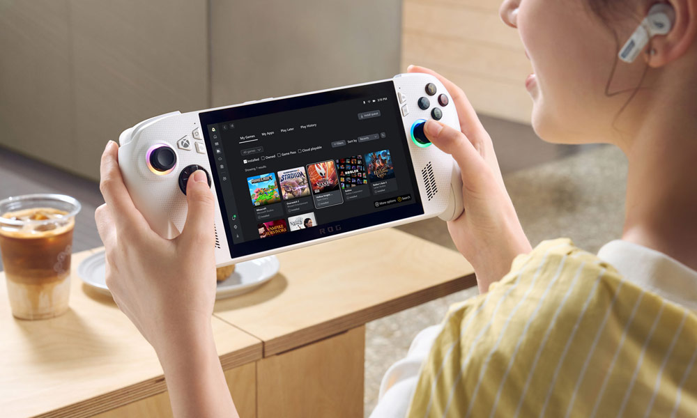 A lady playing on the ROG Xbox Ally 