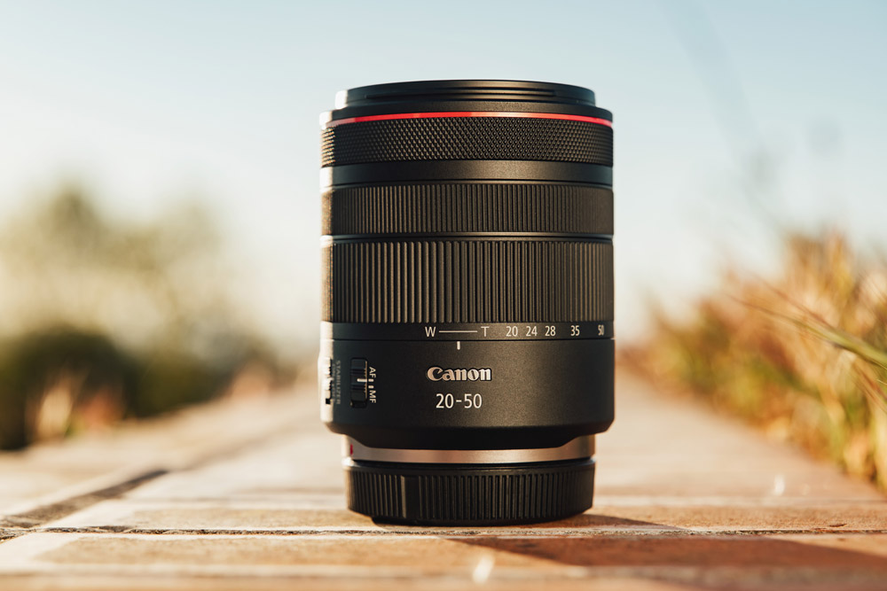 An internal power zoom full-frame lens. Craft dynamic videos and photos with fluid servo or precise manual zoom.