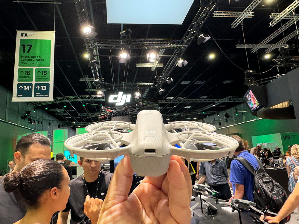 Take off and land on your palm effortlessly without a remote controller, and capture cinematic footage with YOU in focus.