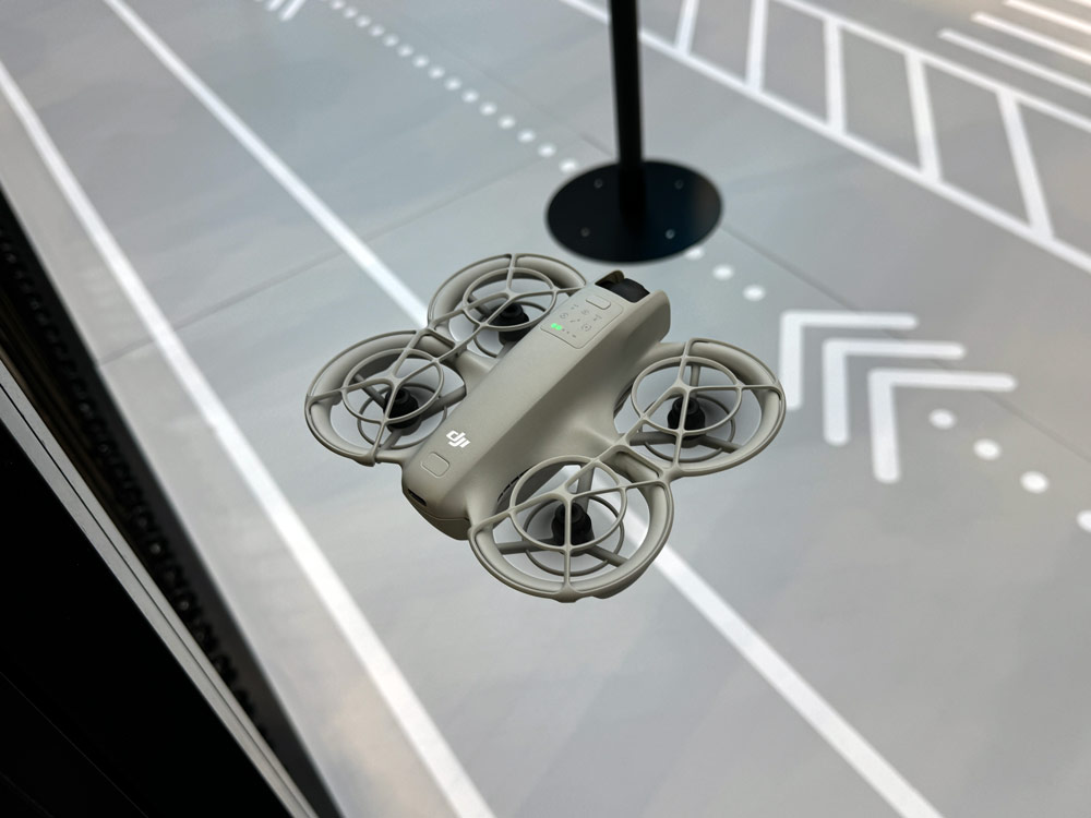 Soar through breathtaking scenery, indoors and out, and be sure to include everybody in a group photo. Enjoy a fresh perspective on everyday life with DJI Neo.