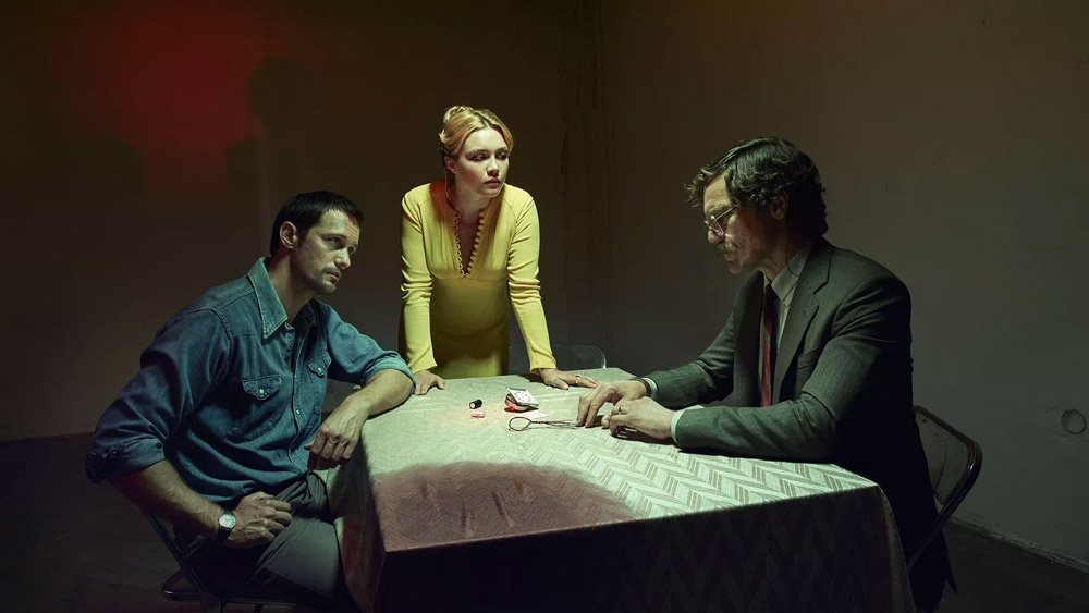 A number of Jewish people fall victim to deadly bombings carried out by a terrorist group. Mossad spy Martin Kurtz recruits Charlie, an actress, to infiltrate the terror network.
