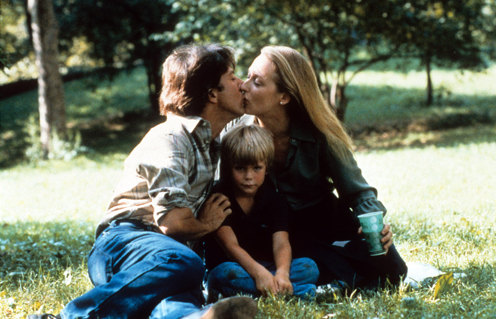 Disinterested workaholic Ted develops a special bond with his son, Billy, after his wife Joanna walks out on them. However, Joanna soon returns, demanding full custody of their son.