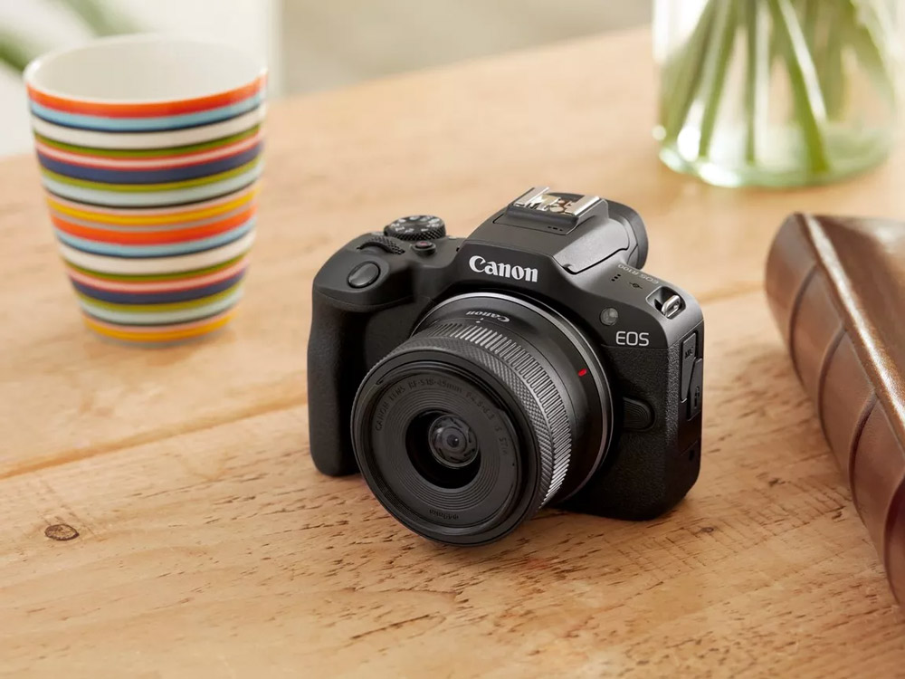 Designed for modern-day content creators, the compact and portable Canon EOS R100 Mirrorless Camera offers a wide range of features to suit a variety of multimedia applications.