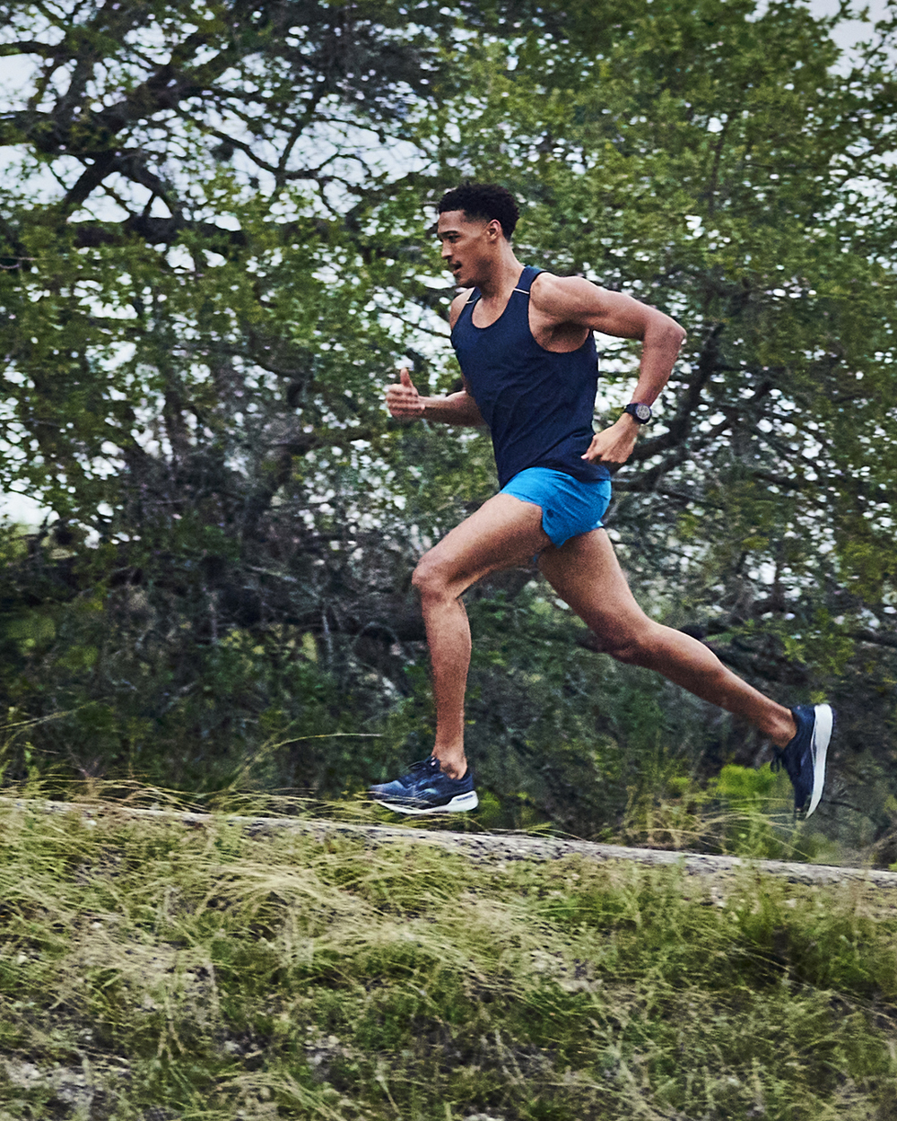 Combining the best features of our fitness and outdoor watches, the rugged fēnix 7 multisport GPS watch blends cutting-edge design and performance with 7-day-a-week wearability.
