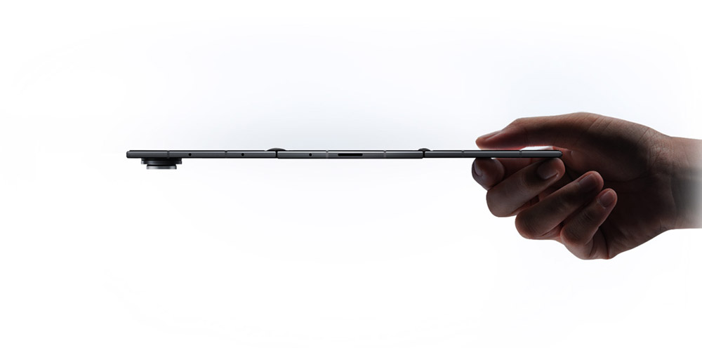 Measuring just 3.9 mm at its thinnest point, Galaxy Z TriFold delivers flagship-level performance powered by the customized Snapdragon® 8 Elite Mobile Platform for Galaxy