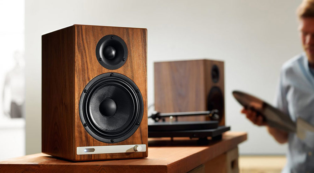 Bookself Speakers with record player