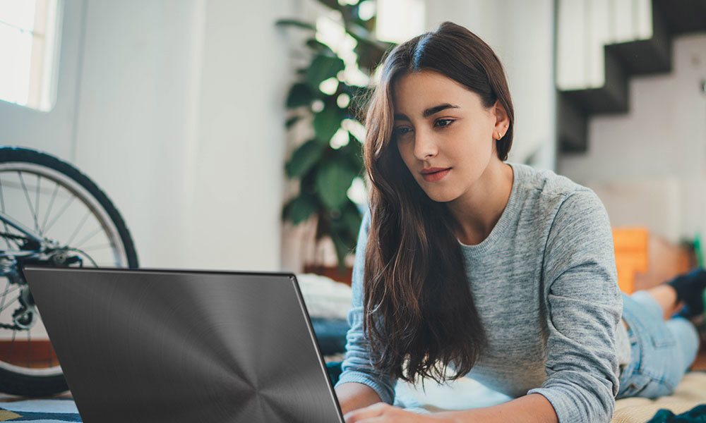 Black Friday 2025 Laptop Buying Guide | Physical or Digital Stores