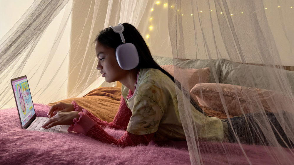 Fly through everyday tasks. The A18 Pro chip breezes through your go‑to apps and AI activities, putting power and efficiency at your fingertips.