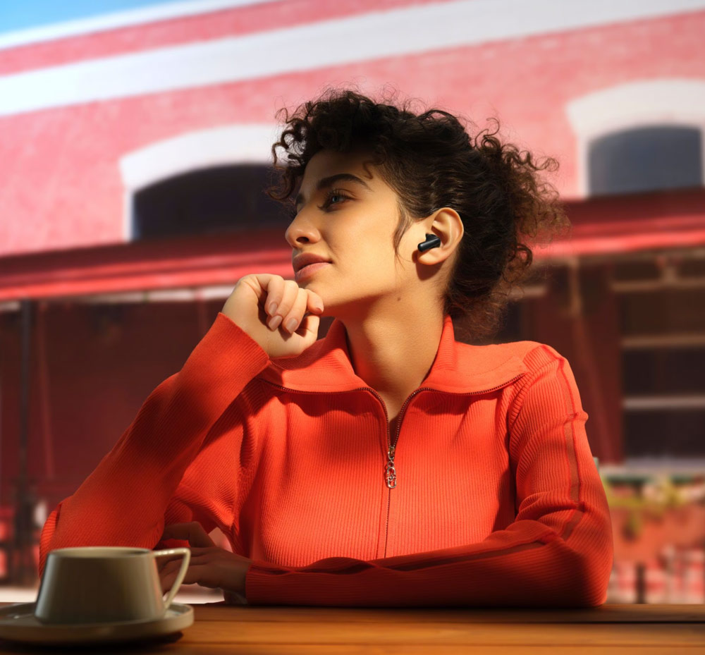 Automatically select the suitable noise cancellation scheme according to the surroundings. The smart scene noise cancellation technology seamlessly switches between the Max, Moderate, and Mild noise cancellation modes to create a silent and comfortable experience for you.