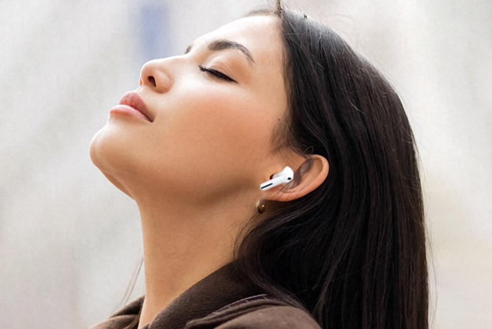 Powered by our first-ever, independently controlled woofer and tweeter, Galaxy Buds3 Pro allow you to experience a broad spectrum of sound.
