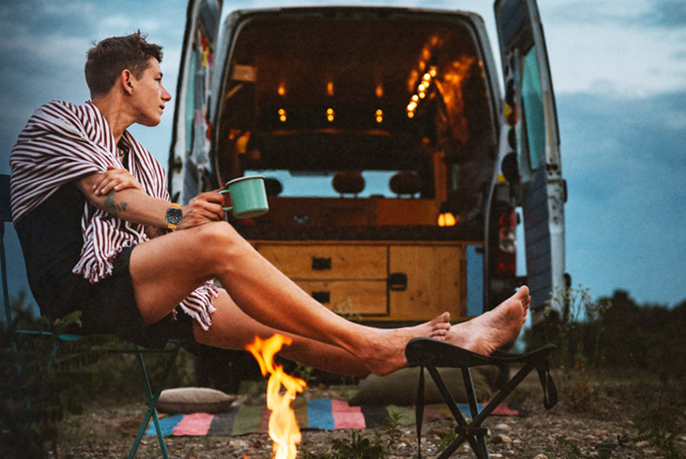 Gear up for every expedition with a range of band options for all terrains. With the new One UI, powered by an all-new processor, Galaxy Watch Ultra has you covered wherever you roam.