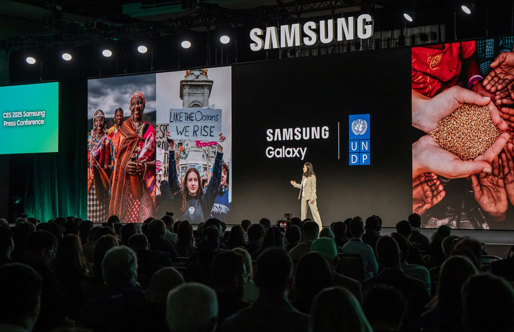 The “Home for Productivity” zone showcased tools for maximizing efficiency in work and study. Visitors experienced the Galaxy Book5’s AI Select feature, enabling them to instantly search specific areas on the screen or extract text from images for quick and easy access to information.