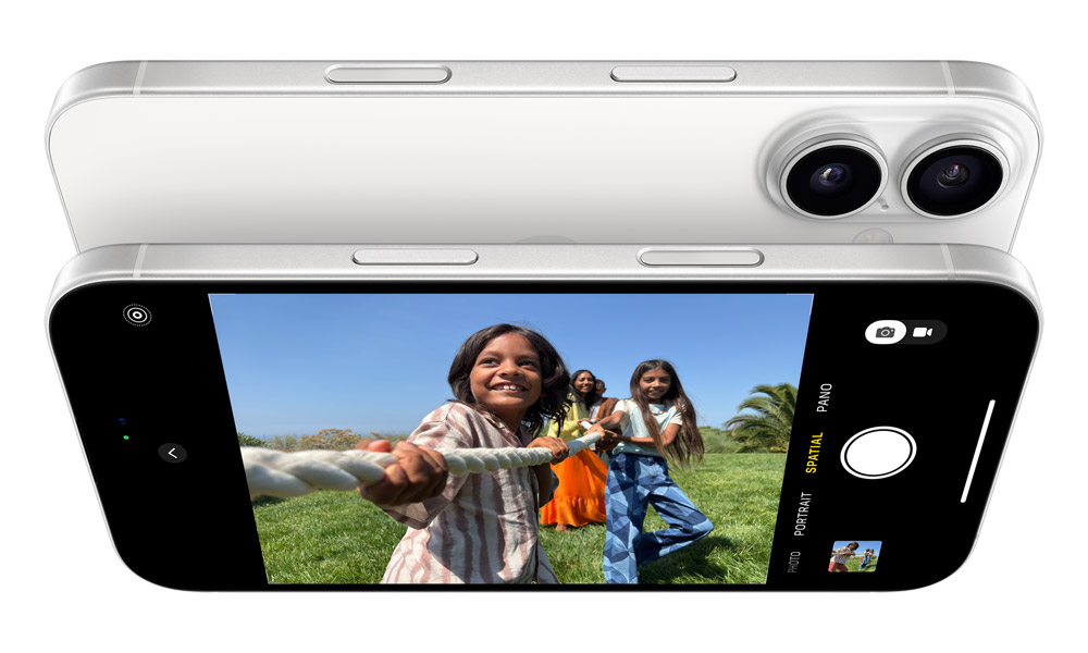 With its realigned cameras, iPhone 16 lets you take magical photos and videos in a whole new way using spatial capture. So you can relive those moments in immersive 3D with Apple Vision Pro.
