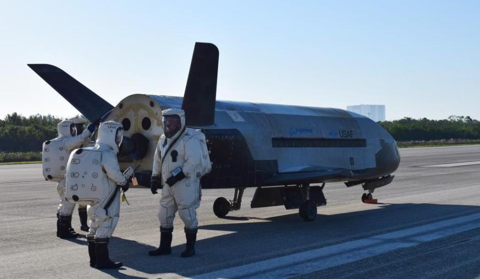 X-37B OTA4 lands at Kennedy Space Center