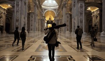 Photogrammetry, AI, and digital preservation combine to create a digital twin of St. Peter’s Basilica with thousands of images, allowing visitors to explore it in detail from anywhere in the world.