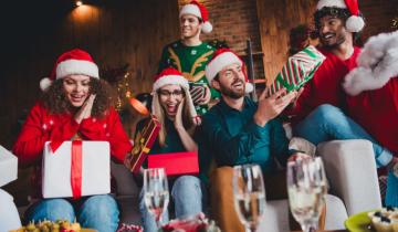 Οργανώνεις Secret Santa μάζωξη; Κάν’ τη να μείνει αξέχαστη!