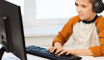 kid-at-home-using-computer