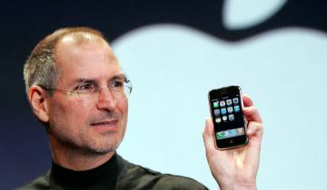 steve-jobs-introduces-original-iphone